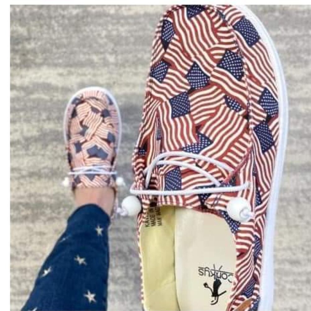 USA America Flag Corkys Kayaks NiB Size 8,9,10 And 11